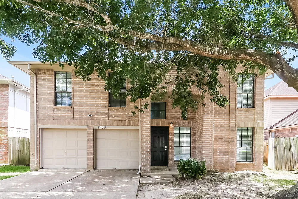 3 bed, 2.5 bath, 2191 sqft, $2,005 — Photo 1