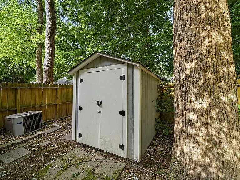 109 Larkspur Holw — Photo 30