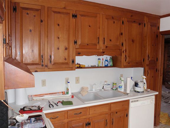 3rd image of 188 Cornell Dr