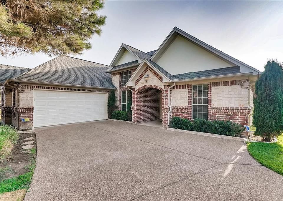 1st image of 8430 Golf Club Cir