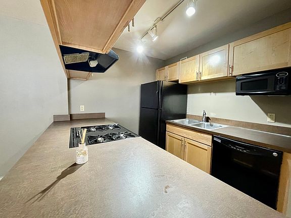 4th image of 600 E 8th St APT 3A