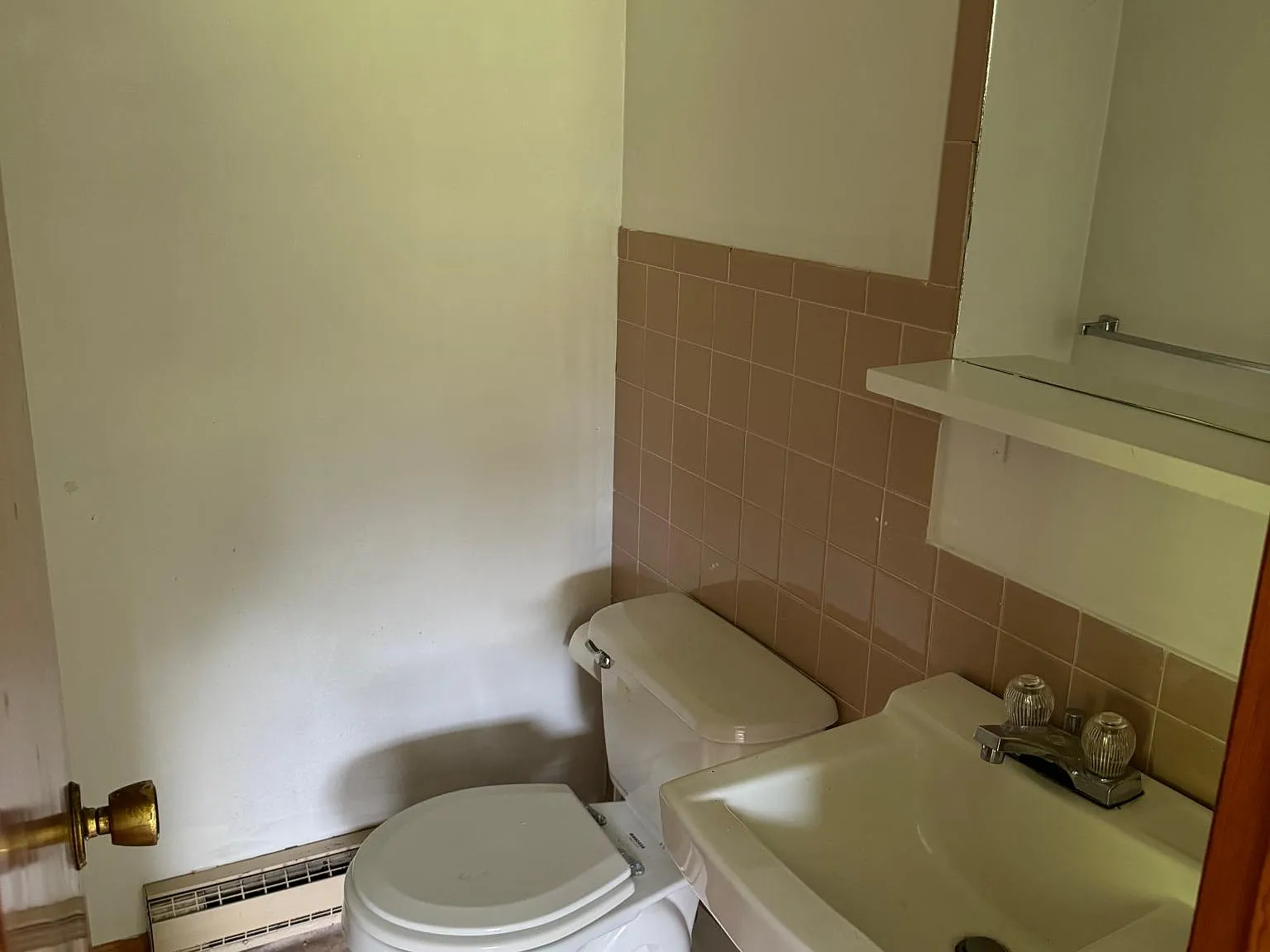 2 bed, 1.5 bath, 800 sqft, $1,100 — Photo 2