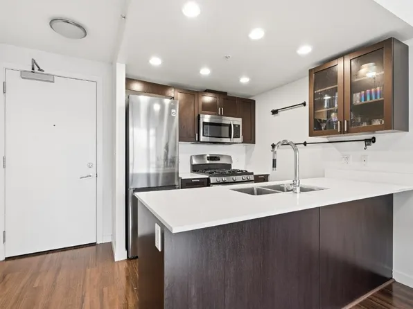 4818 Eldorado Mews #319, Vancouver, BC V5R 0B3