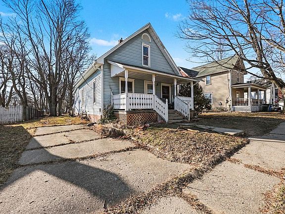 3rd image of 272 S Maple St