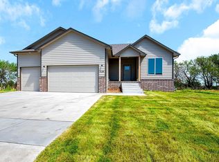 520 E Sprucewood St, Valley Center, KS 67147