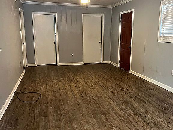 5th image of 2 Oakwood Ln