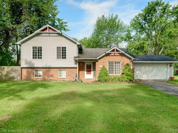 7230 Dodge St, Romulus, MI 48174