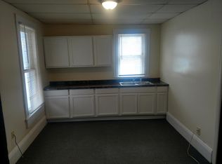 325 E 3rd Ave, Hutchinson, KS 67501