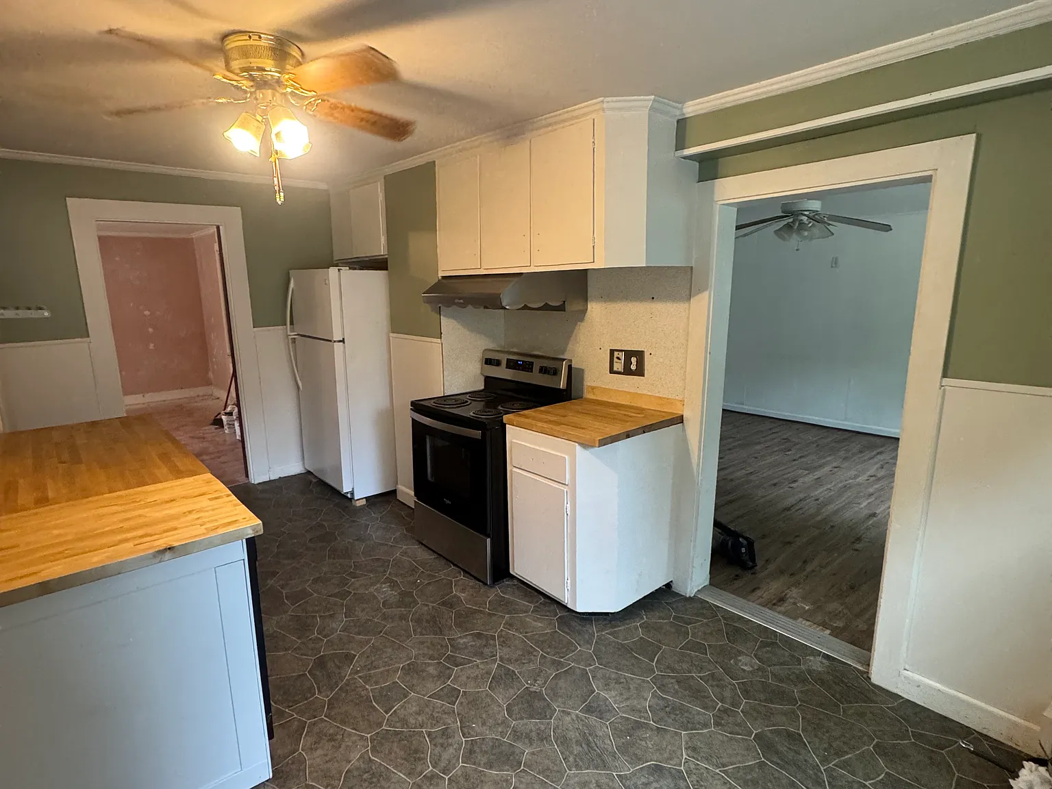 3 bed, 1200 sqft, $1,800 — Photo 2