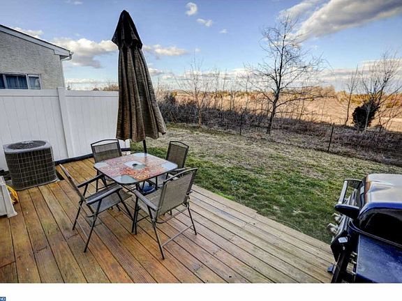 3rd image of 285 Wilmore Dr