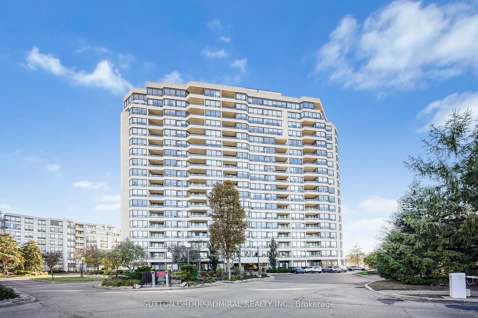 343 Clark Ave W #1402 photo 1