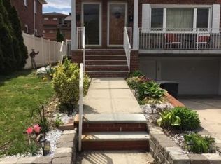 15-22 200th St, Bayside, NY 11360