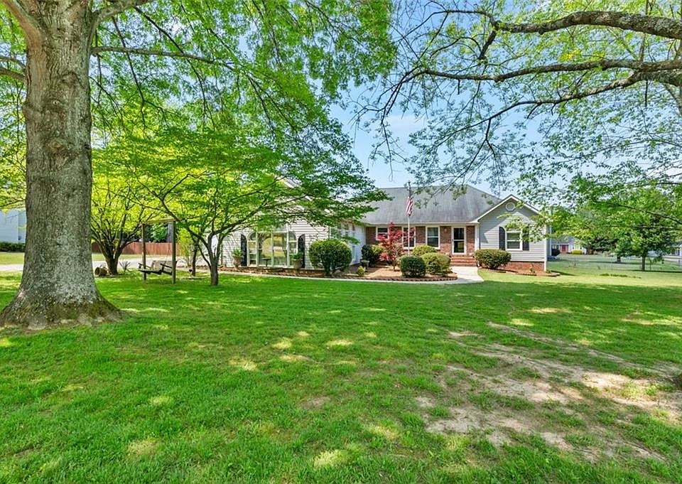 1st image of 12 Park Ct SE