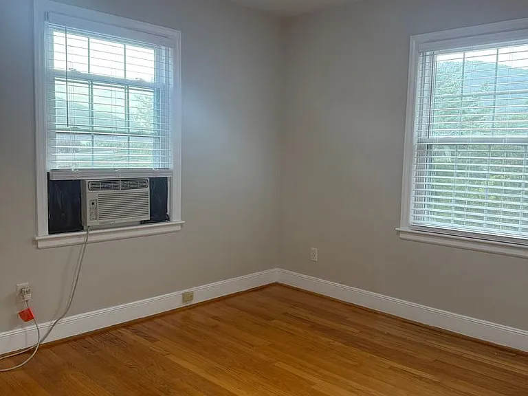 2314 Wycliffe Ave SW — Photo 7