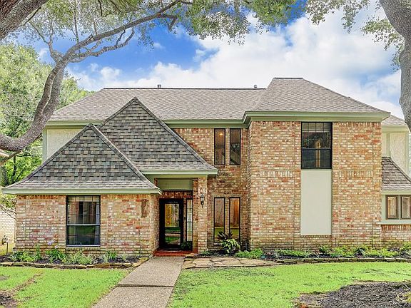 Established neighborhood offers area pools, parks and tennis courts.
