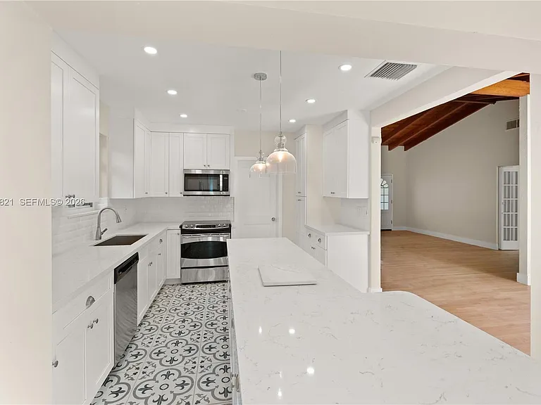 5614 San Vicente St — Photo 9