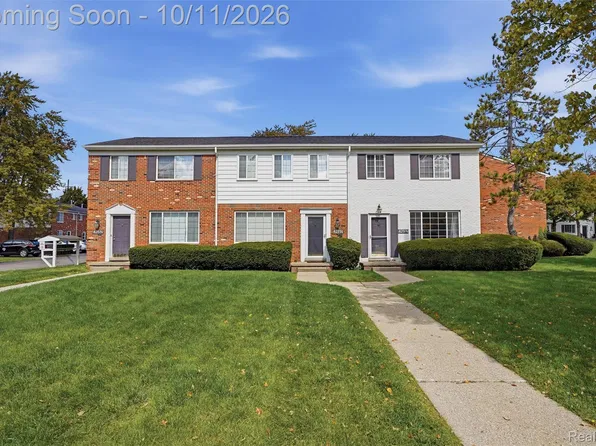 429 Fox Hills Dr N, Bloomfield Hills, MI 48304