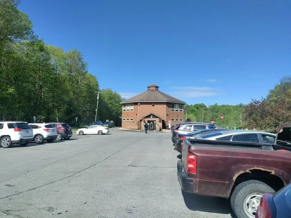 7393 Ventnor Dr, Tobyhanna, PA 18466