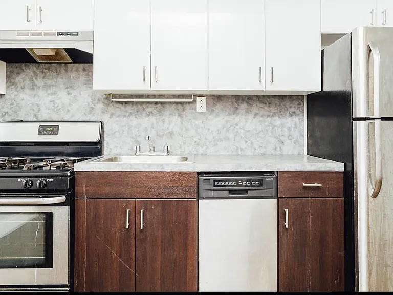 296 Harman St #1G — Photo 5