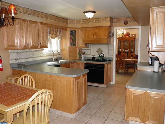 4th image of 1710 Briarwood Dr