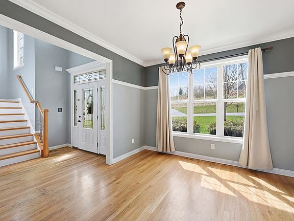 3rd image of 132 Drake Ln