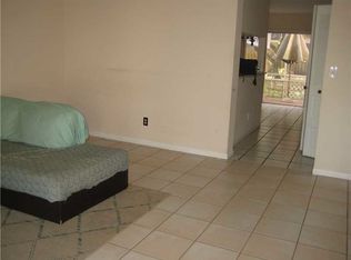 2892 S Belmont Ln, Hollywood, FL 33026