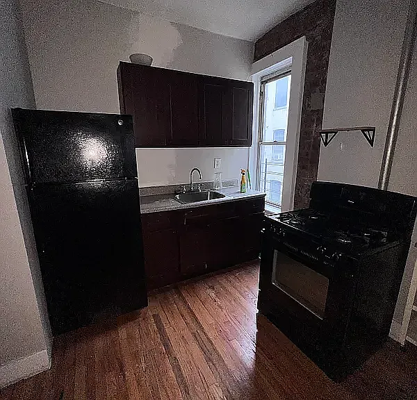 1039 Ocean Ave #10 — Photo 2