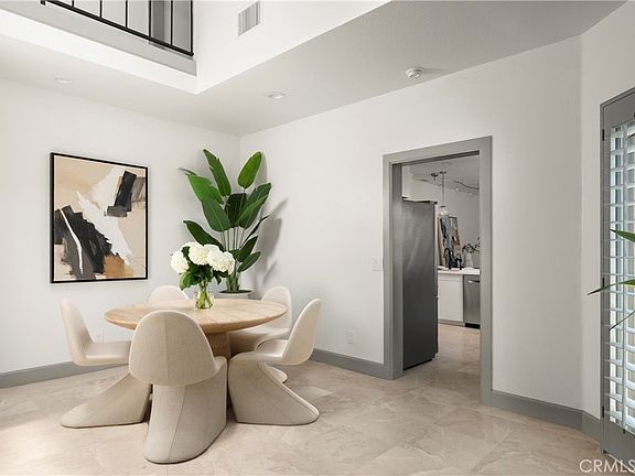 4th image of 428 Heliotrope Ave
