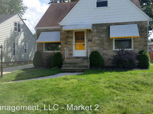 8223 Manorford Dr, Parma, OH 44129