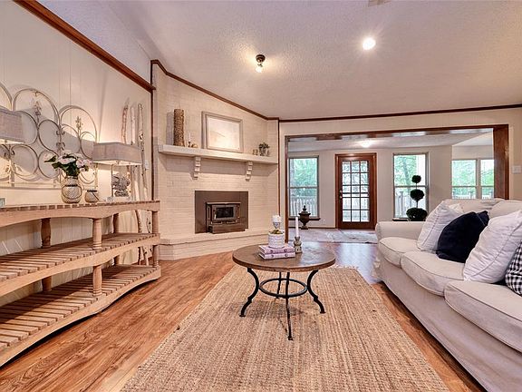 5th image of 305 Rosewood Dr