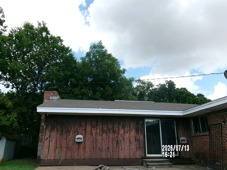 1319 NW Carroll Dr — Photo 2