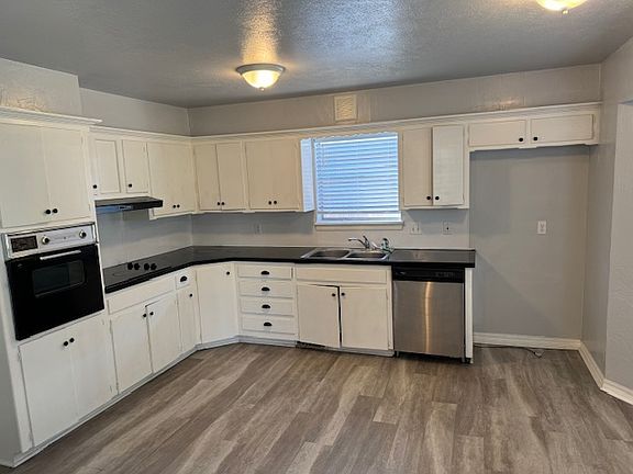 kitchen (picture taken without refrigerator)