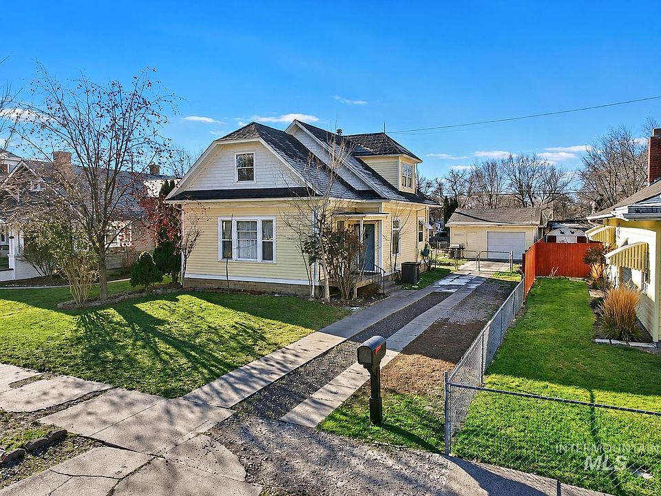 1st image of 242 8th Ave E