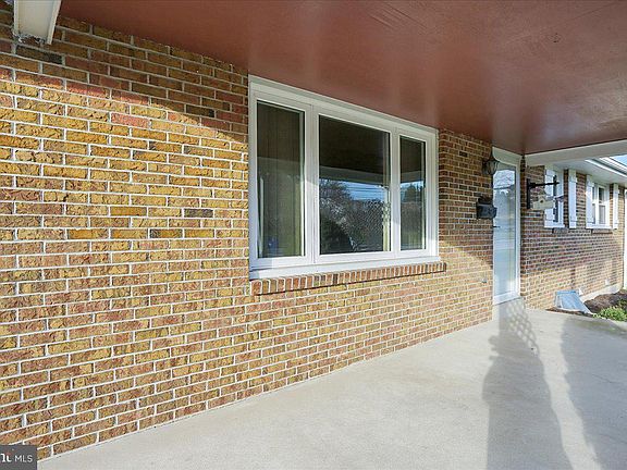 3rd image of 515 Lyman Ave