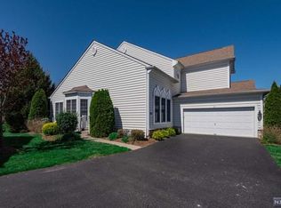 31 Mulberry Ct #31, Paramus, NJ 07652