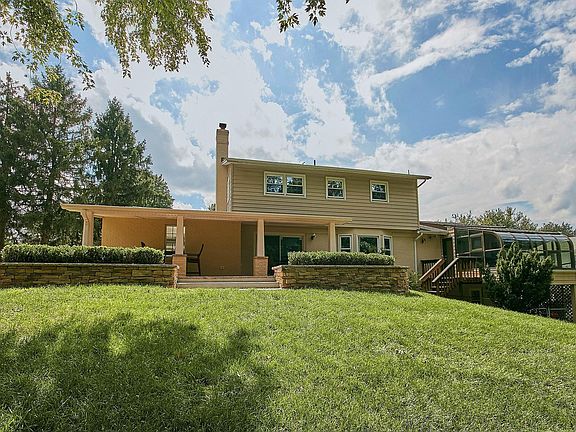 3rd image of 503 Heritage Ln NW
