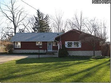 30701 Maple Dr photo 1
