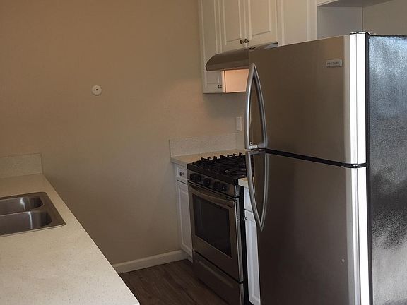 4th image of 4033 Iowa St Unit 5