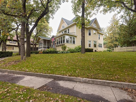 2nd image of 504 E Lakeside Dr
