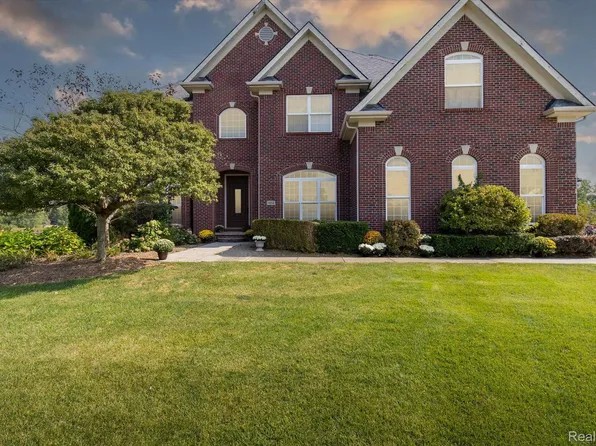 1858 Sandy Shores Dr, Oxford, MI 48371