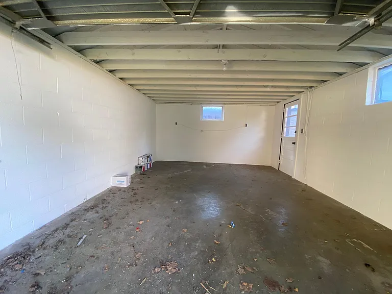 1406 Benjamin St — Photo 16
