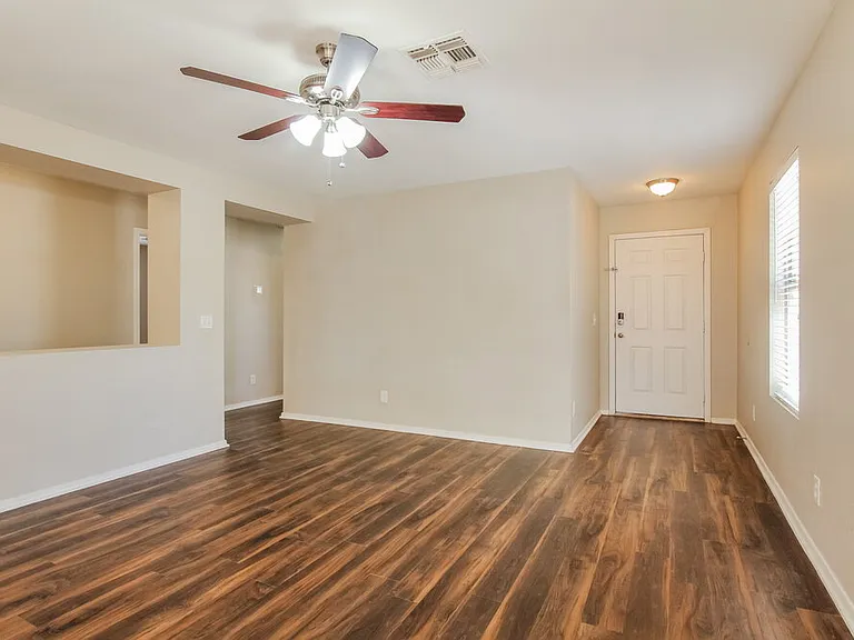 2299 E Peach Tree Dr — Photo 4