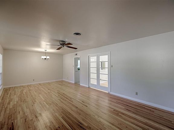5th image of 1901 Avenue Q