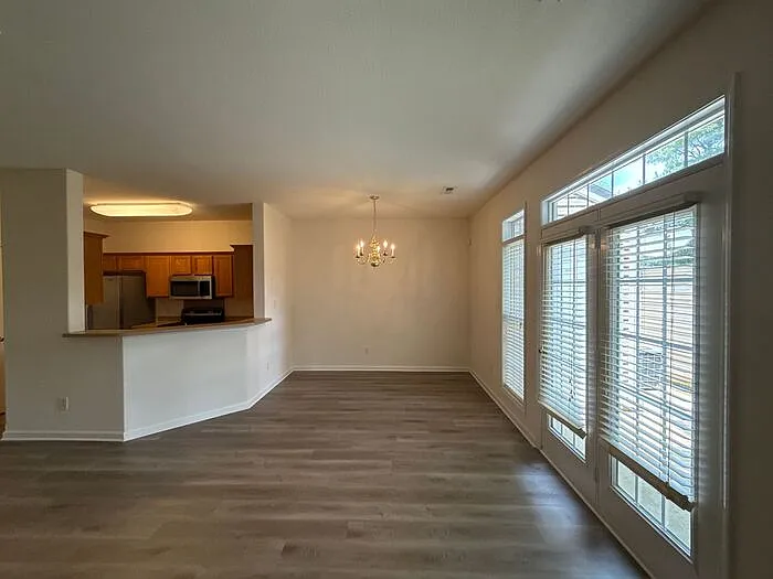 3 bed, 2.5 bath, 1664 sqft, $1,895 — Photo 3