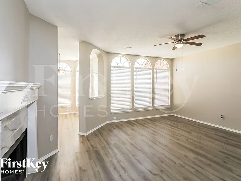 5210 Orlando Cir — Photo 3