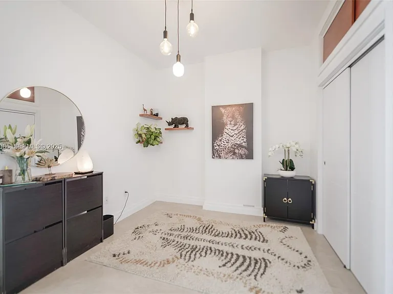 725 NE 22nd St #8D — Photo 15