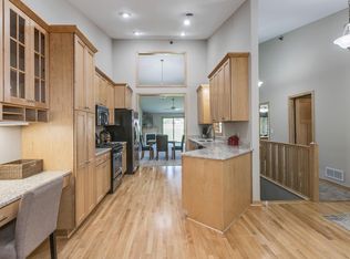 2151 Woodlynn Ave, Saint Paul, MN 55109
