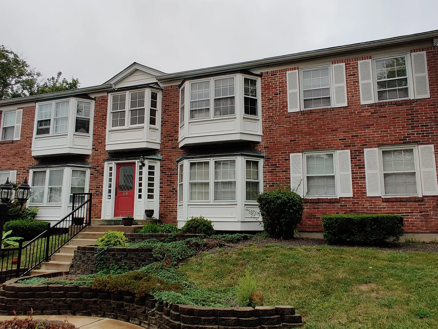 3 bed, 1050 sqft, $1,800 — Photo 1