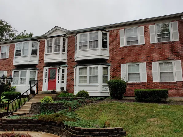 618 Broadmoor Dr APT D, Chesterfield, MO 63017