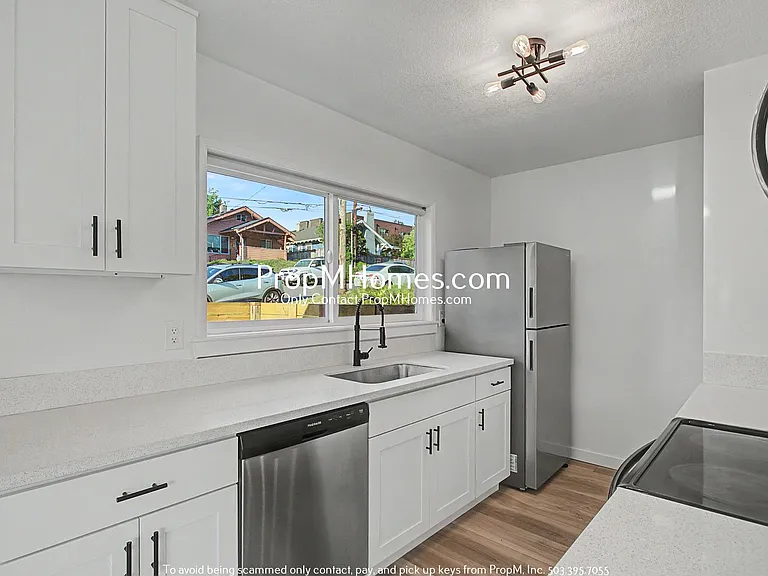 7032 N Burlington Ave — Photo 5